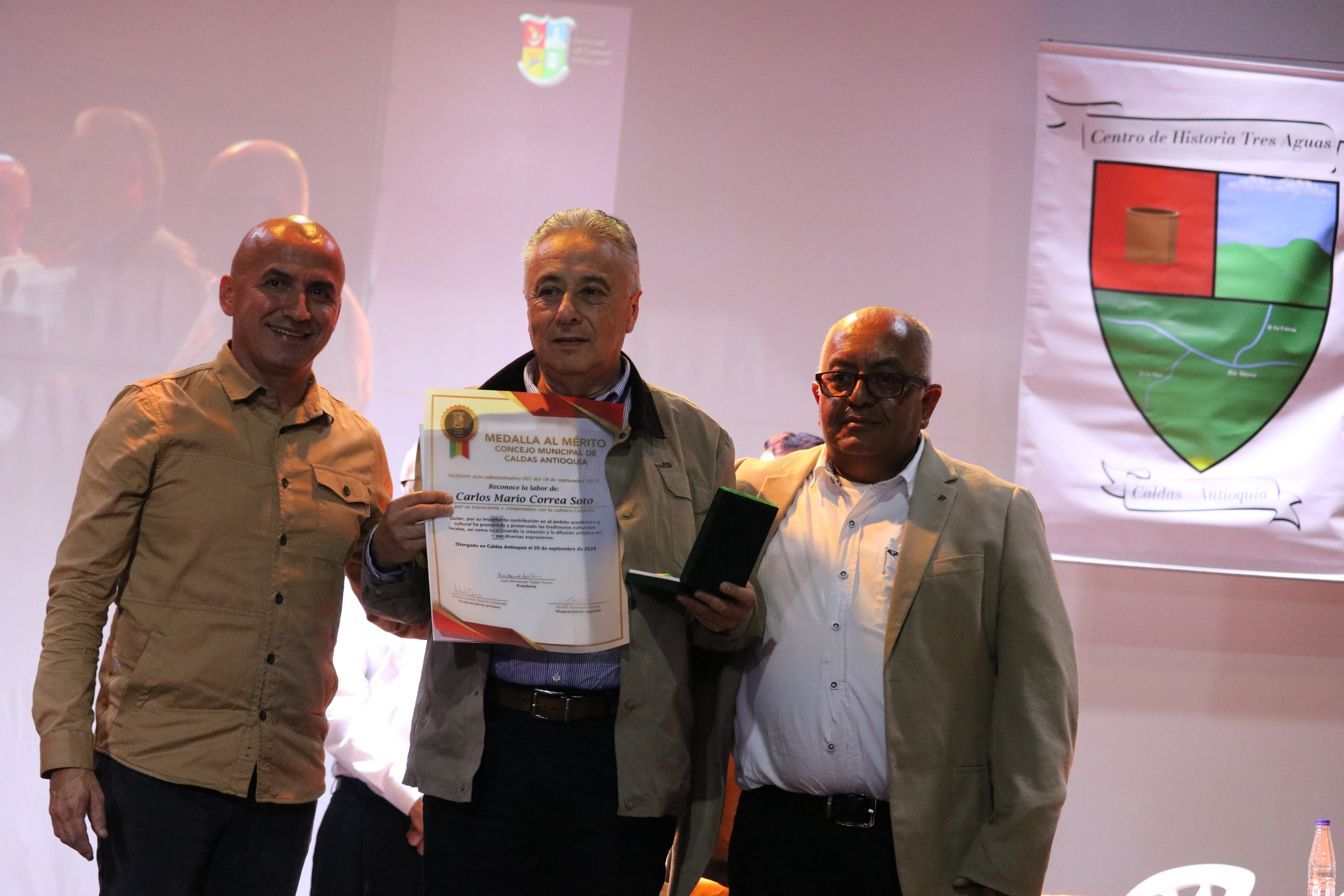 Imagen del álbum Medalla al Mérito Concejo Municipal